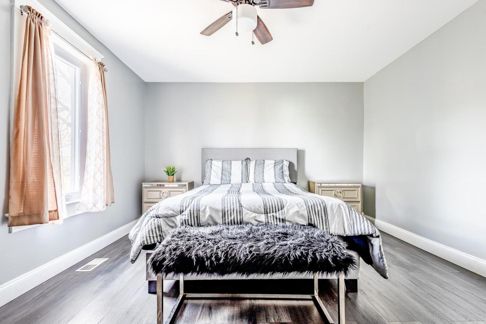 3Br Gem Near Falls-Sleeps 6 Comfortably ไนแอการาฟอลส์ ภายนอก รูปภาพ